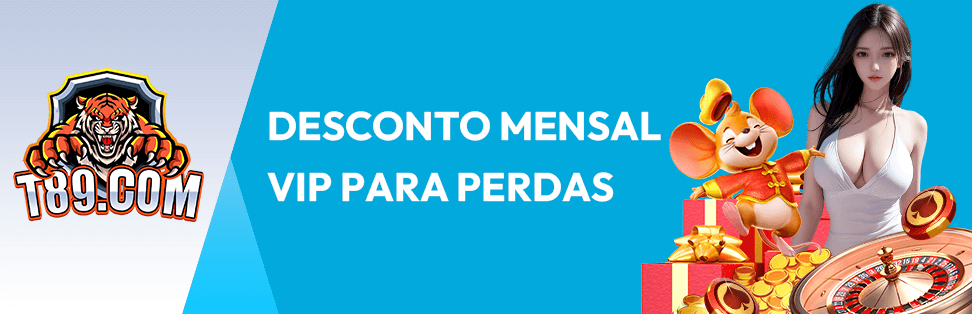 funcionário de estabelecimento com máquina caça níque